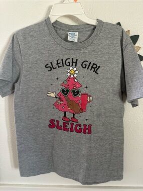 Sleigh Girl Graphic Tee - Gray with Pink Tree